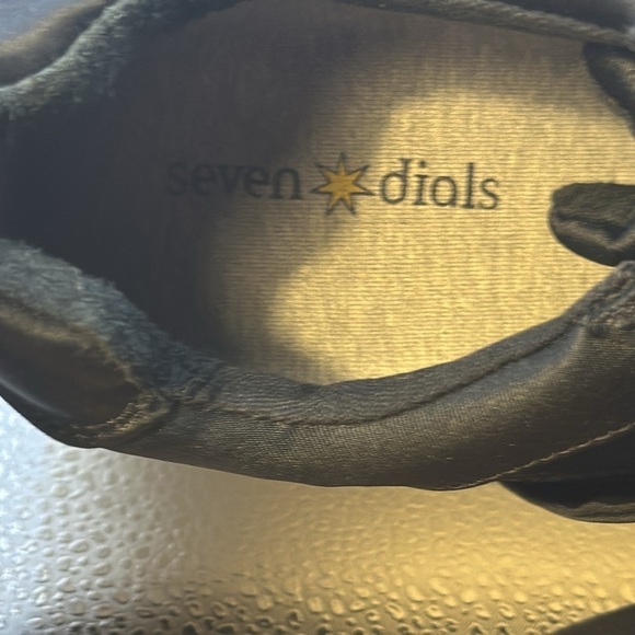 Seven dials black shoes. Size 8 1/2. I adorable flat shoes with a black bow. - Picture 6 of 8